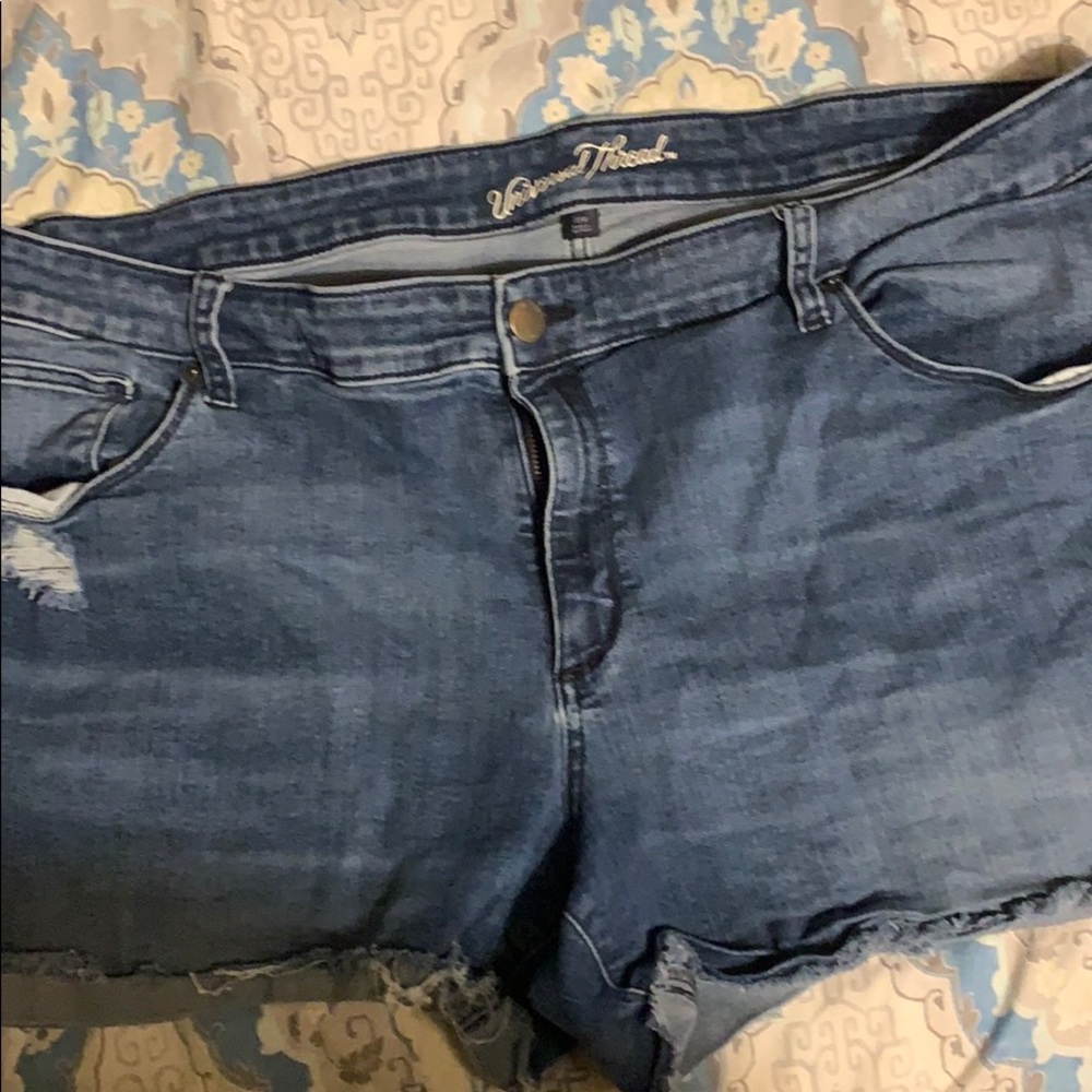Universal Thread Shorts - Picture 2 of 2
